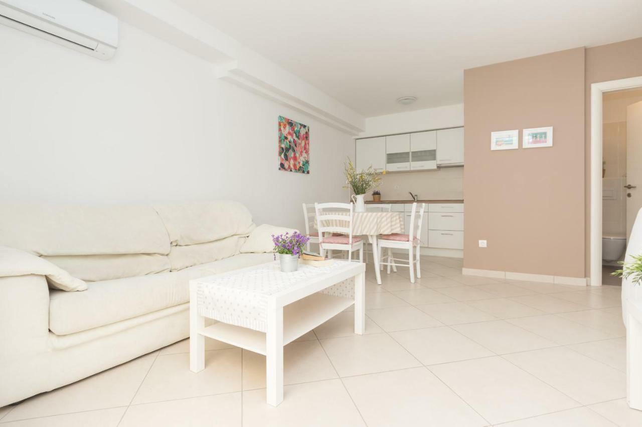 Alpeza Apartments Bol Exterior photo