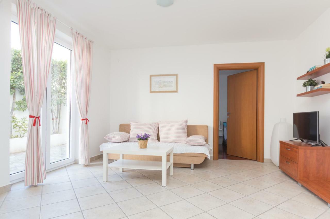 Alpeza Apartments Bol Room photo